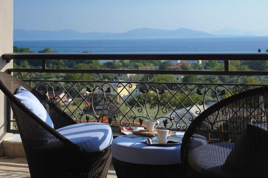 Iakovakis Suites & Spa Koropi Habitación foto